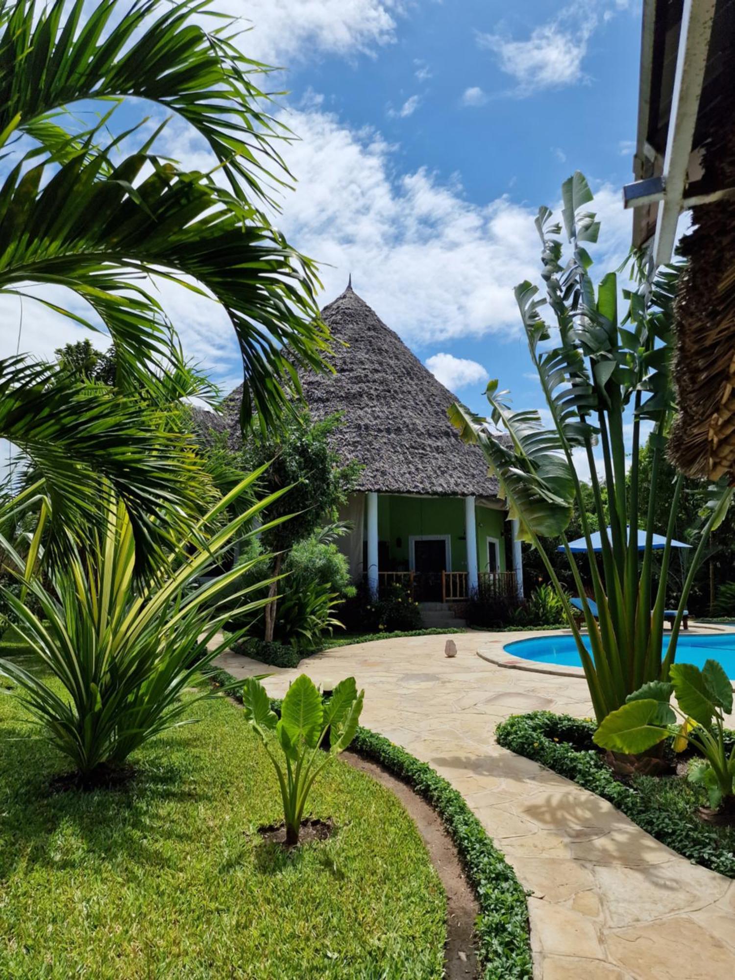 Paradiesische Villa Maisha Mazuri Mit Pool. Terrasse Und Personal Diani Beach Exteriör bild