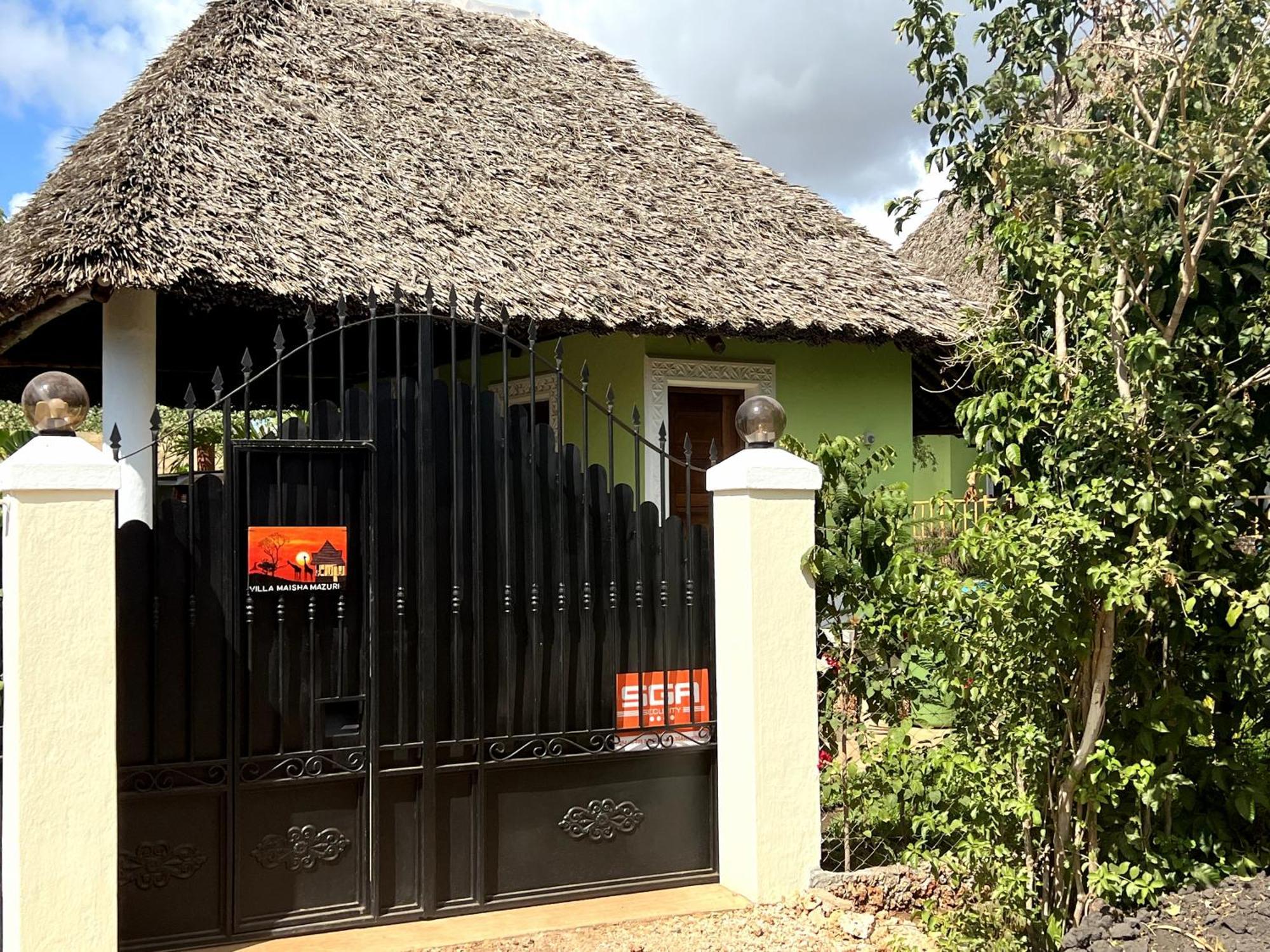 Paradiesische Villa Maisha Mazuri Mit Pool. Terrasse Und Personal Diani Beach Exteriör bild